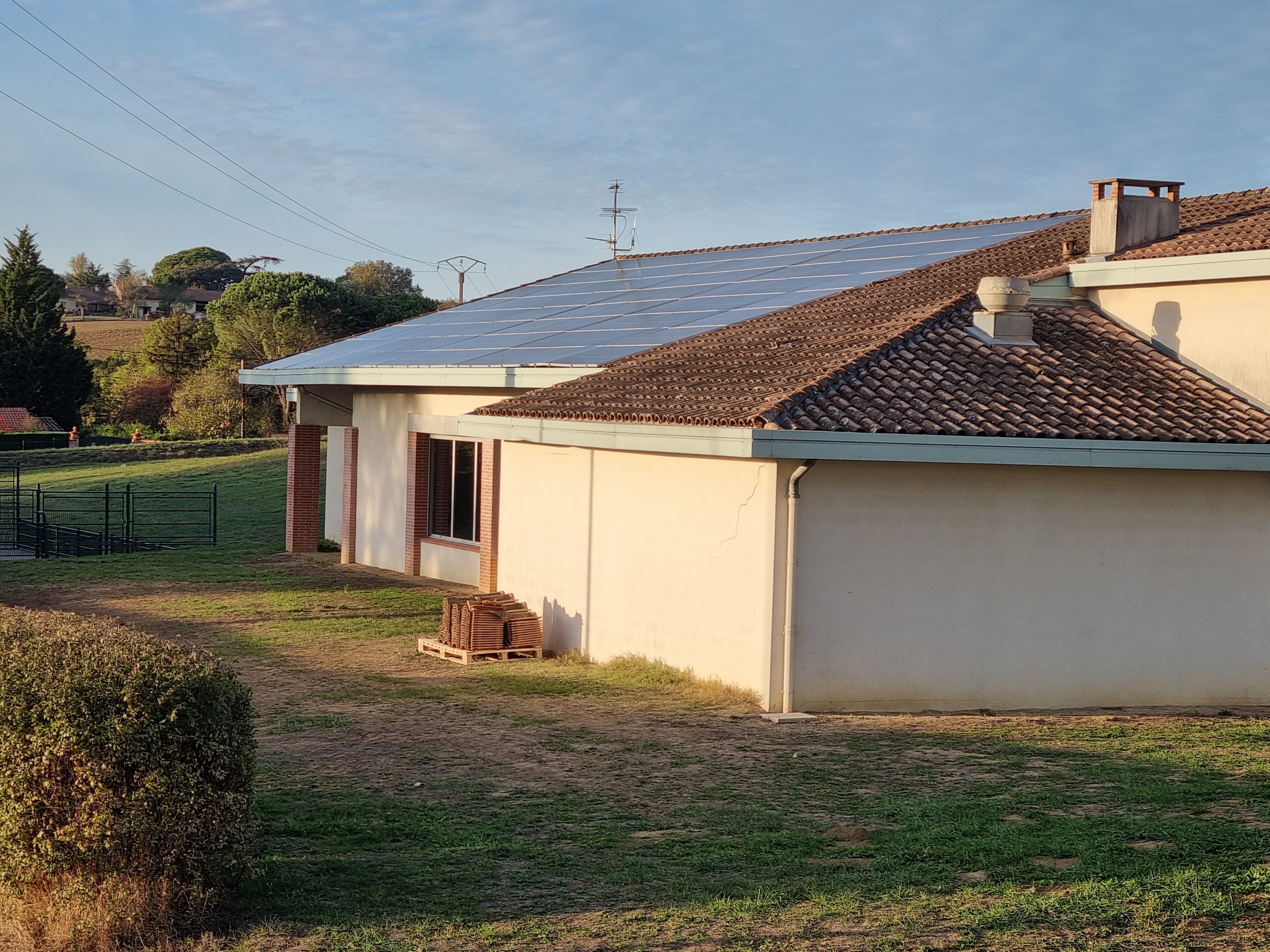 Panneaux photovoltaïque salle poly